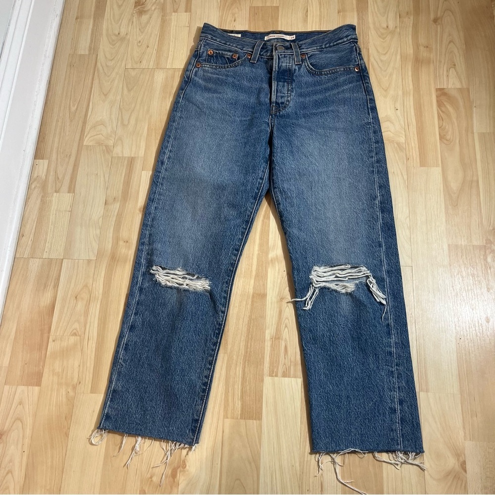 Levis Womens Distressed Medium Wash High Rise Wedgie Straight Size 24